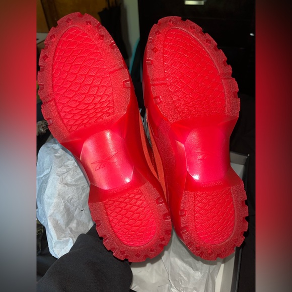 Red cardi b Reebok - Picture 3 of 5